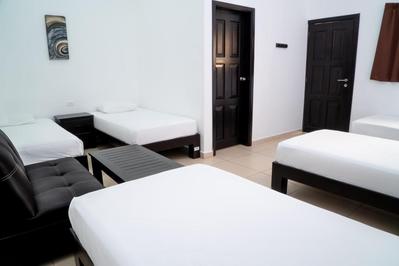 We Playa Hostal *